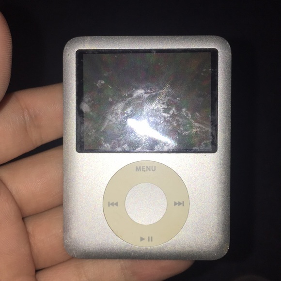 ipod nano silver (3rd generation) - Picture 1 of 3